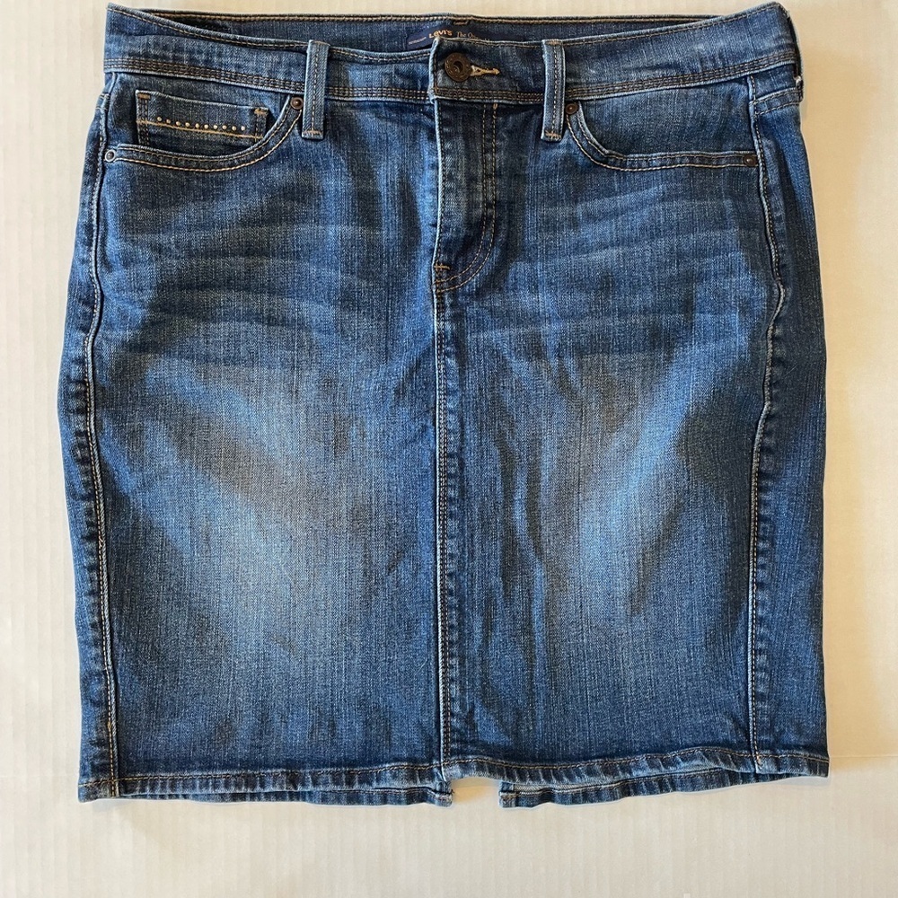 Levi’s Denim Jean Skirt Accented Pockets Size 10